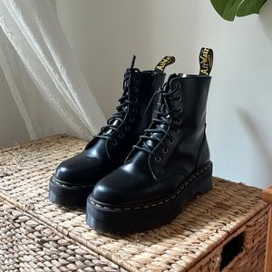 DR. MARTENS JADON SMOOTH LEATHER PLATFORM BOOTS - Only worn once!